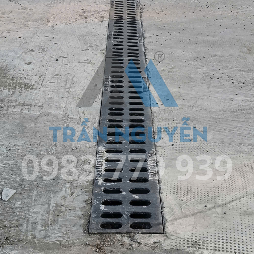 Hình ảnh tấm gang thoát nước 800x250mm lắp đặt thực tế